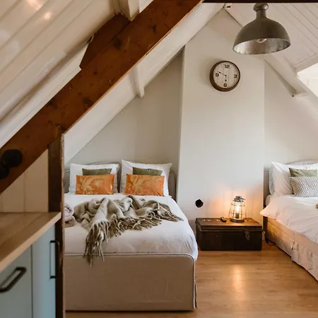 Crash'nstay - Julianalaan Σπίτι διακοπών *